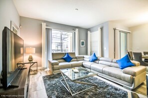 Apartment | Living room | Flat-screen TV