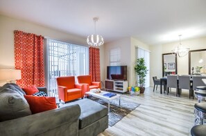 Apartamento (9025DLD00) | Sala de estar | Una televisión de pantalla plana