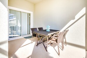 Apartment (4796CTD Amazing Story Lake Town Home ) | Balcony