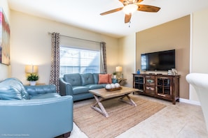 Apartment (4796CTD Amazing Story Lake Town Home ) | Living room