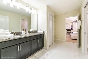 Villa (1574OL Ultimate 8 Bedroom )