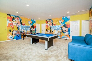 House | Game room
