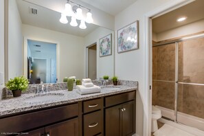 Bathroom - 8875 Ultimate 8 Bedroom 6 Bathroom Windsor (Kissimmee)