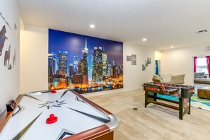 Maison (6028BOD 14 Bedroom 11 Bathrrom) | Salle de jeux