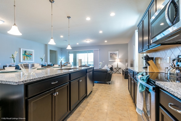 Villa (Amazing New Windsor At Westside Resor) | Cucina privata