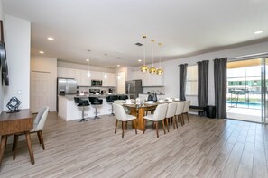 別墅 (11 Bedroom 9.5 Bathroom 4792sq Foot V) | 用餐區