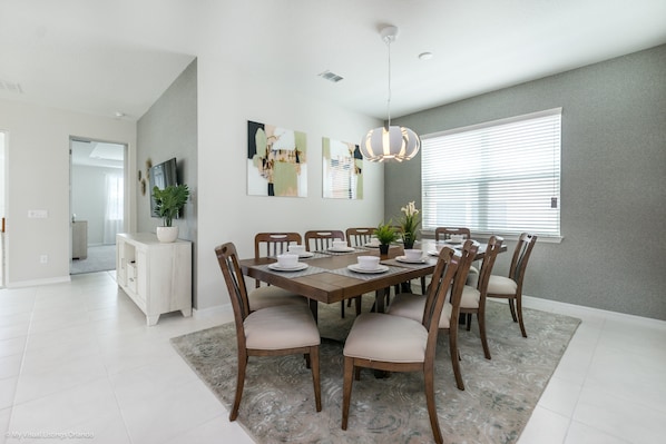 Villa (Amazing 7 Bedroom 5 Bathroom Solara ) | Exterior