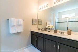 Villa (Solara Resort 9 Bedroom  6 Bathroom R) | Bathroom - Solara Resort 9BD / 6BA Resort Villa 9043srl (Kissimmee)