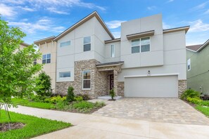 Villa (Amazing 6 Bedroom 5 Bathroom Solara  ) | Exterior