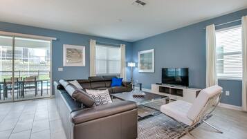 Villa | Sala de estar | Televisión de pantalla plana