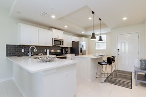 Apartment (4741CT Amazing Story Lake Brand New C) | Exterior