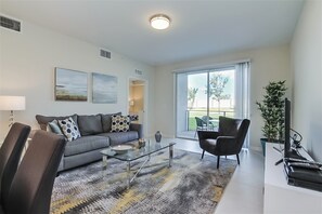 Apartment (4741CT Amazing Story Lake Brand New C) | Exterior