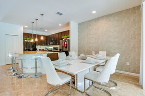 Private kitchen - Spacious & Modern 8 Bedroom 5 Bathroom Villa 508m (Kissimmee)