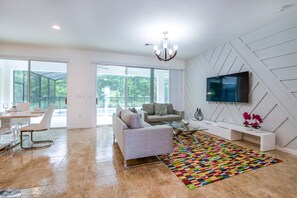 Living room - Spacious & Modern 8 Bedroom 5 Bathroom Villa 508m (Kissimmee)