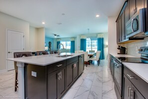 Villa (1580FD  High End Champions Gate Furni) | Private kitchen | Oven, freezer