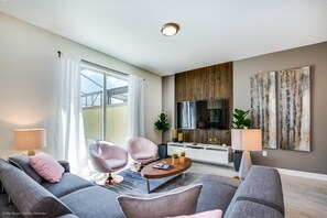 Apartemen (8941STIN) | Ruang keluarga | TV layar datar