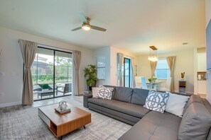 Villa (5416SC Luxury 6 Bedroom 4.Bath  Home ) | Living room | Flat-screen TV - 5416sc Luxury 6 Bedroom 4.bath Home With Spa (Davenport)