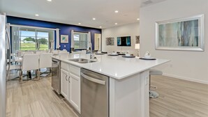 Villa (5410OAKG) | Private kitchen - Oakgrain Villa Solterra 2 (Davenport)