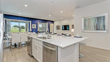 Villa (5410OAKG) | Private kitchen | Fridge, dishwasher, coffee/tea maker, toaster