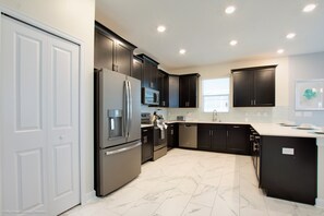 別墅 (Amazing 6 Bedroom 6 Bathroom Fiji Mod) | 私人廚房 | 餐桌