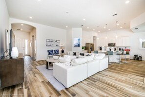 Villa ( 5 Bedroom 5 Bathroom Solterra Resort) | Exterior