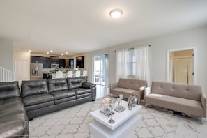 Villa (1571PW Amazing Champions Gate 6 Bedr) | Living room
