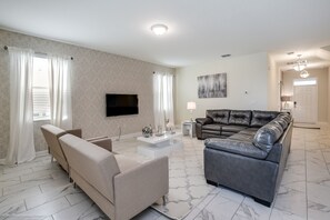 Villa (1571PW Amazing Champions Gate 6 Bedr) | Living room | Flat-screen TV