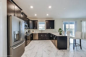 Villa (1571PW Amazing Champions Gate 6 Bedr) | Private kitchen