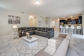 Villa (1571PW Amazing Champions Gate 6 Bedr) | Living room