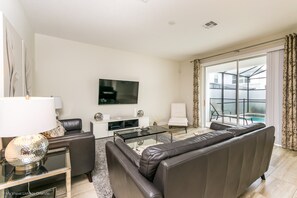 別墅 (4720SHD Ultimate New 6 Bedroom Stor) | 客廳 | 平面電視