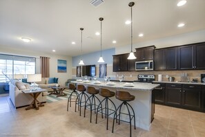 Huvila (8872QIN New large 9 Bedroom 6 Bathroo) | Yksityinen keittiö