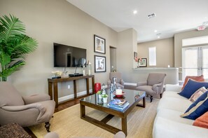 Apartment (3229CCP Lucaya Village Resort Townhom) | Living room