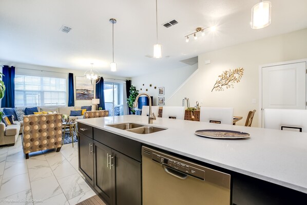 Apartment (4811LL Amazing 5 Bedroom 4 Bathroom ) | Private kitchen - 4811ll Amazing 5 Bedroom 4 Bathroom (Kissimmee)