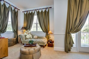 Villa (7704LL Ultimate Reunion Home) | Vardagsrum | Smart-tv