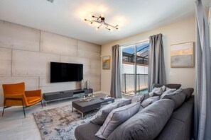 Apartamento (4834LLANE) | Sala de estar | TV de tela plana