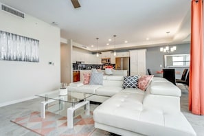 Condo (3111U307 Amazing Story Lake Brand New) | Living room