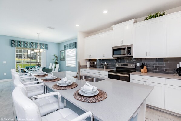 Huvila (1564FLANGE) | Yksityinen keittiö | Ruokailupöytä