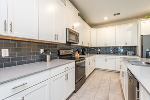 Villa (1564FLANGE) | Private kitchen | Dining tables - Flange Drive Champions Gate 1564 (Davenport)