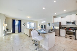 Villa (42010V Luxury 6 Bedroom 4.Bath  Home ) | Private kitchen