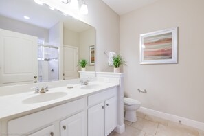 Villa (42010V Luxury 6 Bedroom 4.Bath  Home ) | Bilik Mandi | Tuala disediakan 