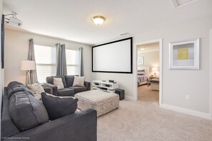 Villa (42010V Luxury 6 Bedroom 4.Bath  Home ) | Living room
