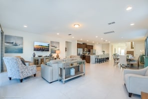 Villa (221FALLS) | Vardagsrum | Platt-tv