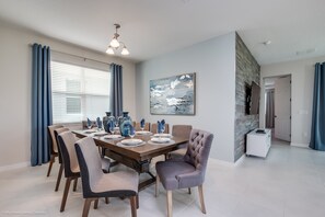 Villa | Dining