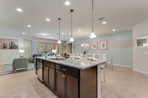 Villa | Private kitchen - Bengal Court Villa Windsor At Westside 1 (Kissimmee)