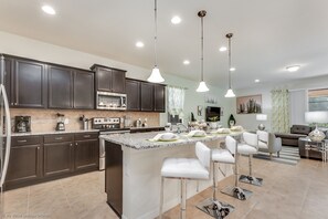 Villa | Private kitchen - Bengal Court Villa Windsor At Westside 1 (Kissimmee)