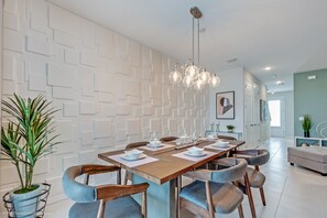 아파트 (1545Carey) | 외관