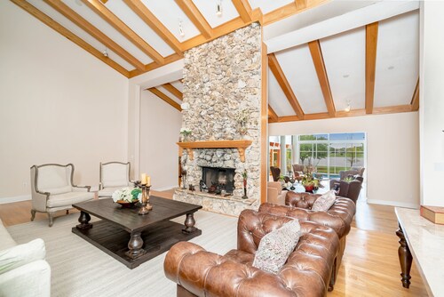 Ultimate 6 Bedroom 5 Bathroom On Bay Hill 5824ta