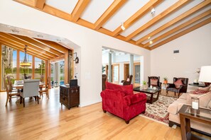 Villa (Ultimate 6 Bedroom 5 Bathroom On Ba) | Living room - Ultimate 6 Bedroom 5 Bathroom On Bay Hill 5824ta (Orlando)