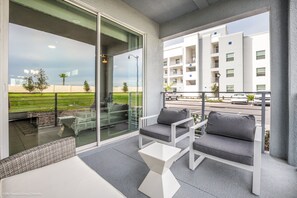 Apartment (4741CT UNIT101  Amazing Story Lake Br) | Balcony