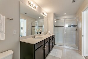 Apartment (Lovely 3 bedroom vacation home 1527CP) | Bathroom